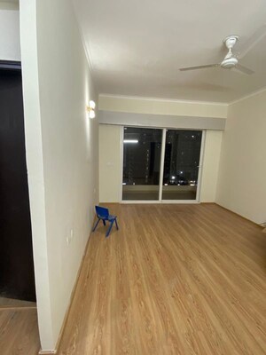Room in 4 BHK Apartment at Sector 76 – for Rent