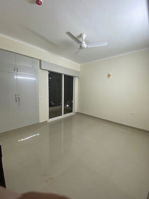 Room in 4 BHK Apartment at Sector 76 – for Rent