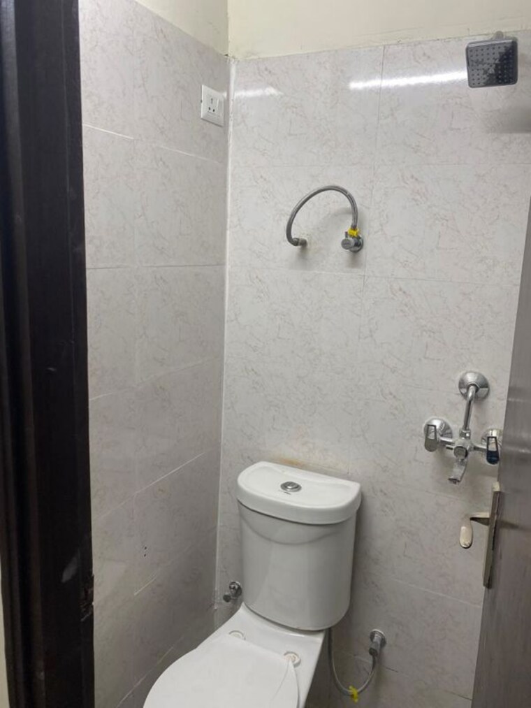 Bathroom, sector 76 4 Bedroom 2175 Sq.Ft. Apartment In Sector 76 Noida 10438609