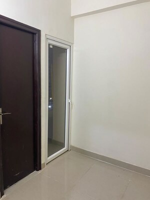 Room in 4 BHK Apartment at Sector 76 – for Rent