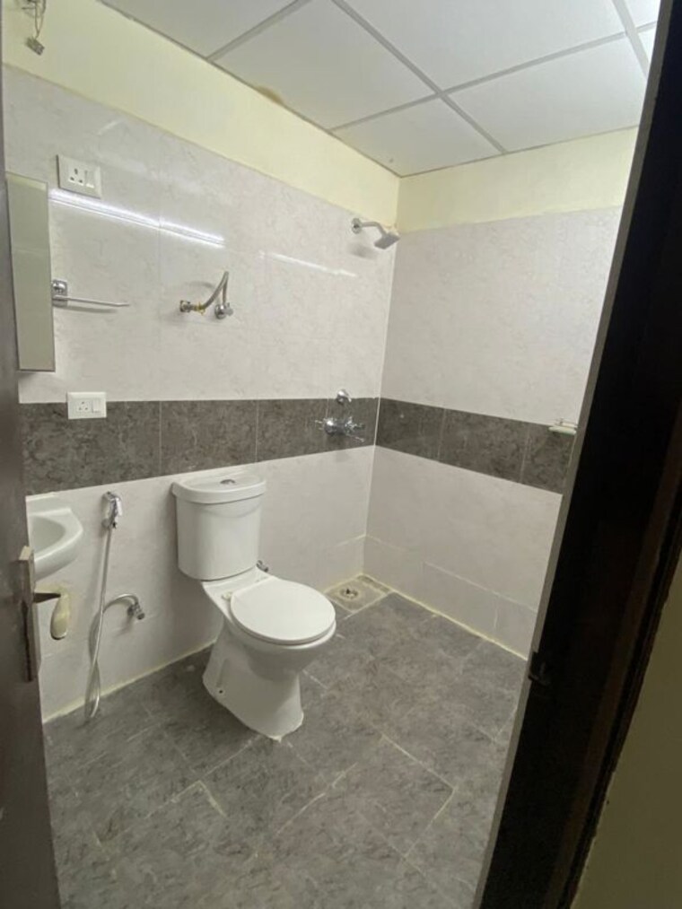 Bathroom, sector 76 4 Bedroom 2175 Sq.Ft. Apartment In Sector 76 Noida 10438609
