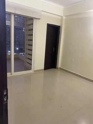 Room in 4 BHK Apartment at Sector 76 – for Rent