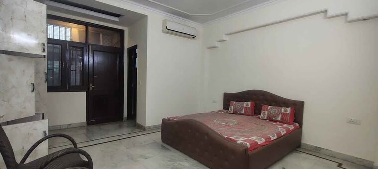 Bedroom, malviya nagar 3 Bedroom 120 Sq.Yd. Builder Floor In Malviya Nagar Delhi 10438499