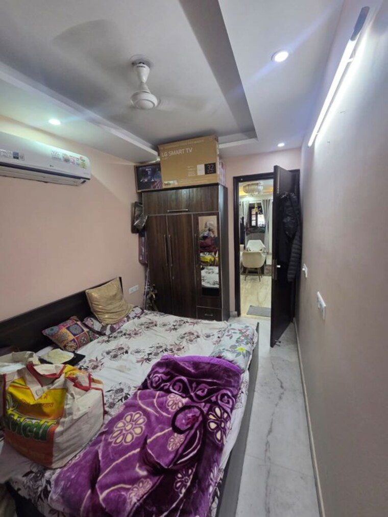 Bedroom, naraina 3 Bedroom 125 Sq.Yd. Builder Floor In Naraina Delhi 10438641