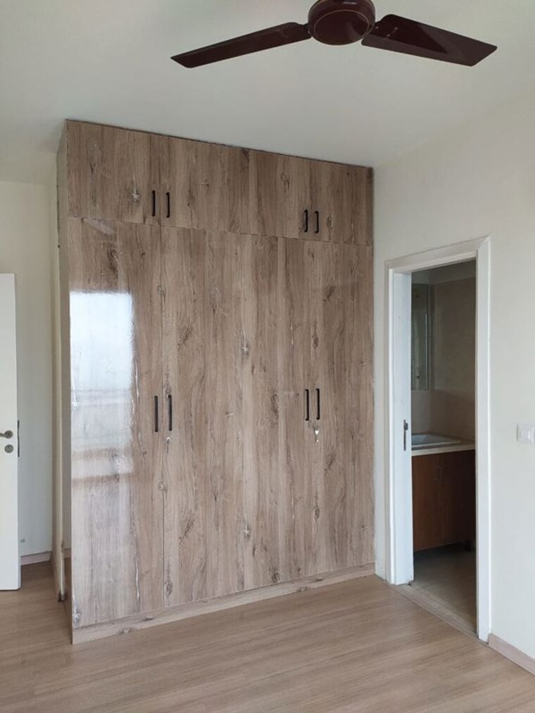Room, dlf-regal-gardens  1750 Sq.Ft. Apartment In Sector 90 Gurgaon 10438552