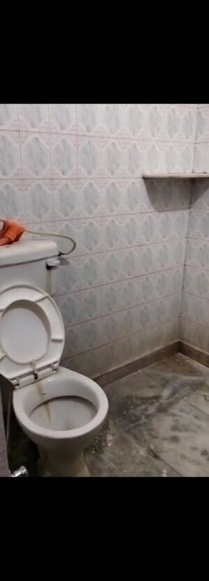 Bathroom in 1 RK Builder Floor at Sector 14 – for Rent