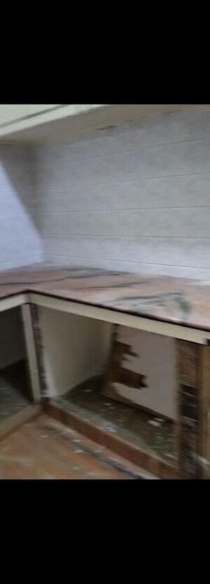 Balcony in 1 RK Builder Floor at Sector 14 – for Rent