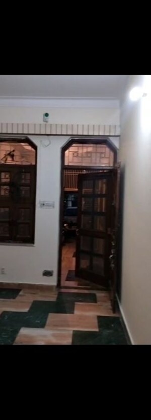 1 RK Builder Floor For Rent in Sector 14