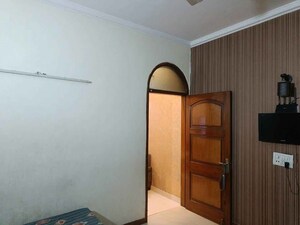 Furnished Amenities in 2 BHK Builder Floor at Malviya Nagar – for Rent
