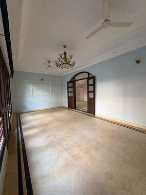 Room in 5 BHK Villa at RWA Apartments Sector 52, Sector 52 – for Rent