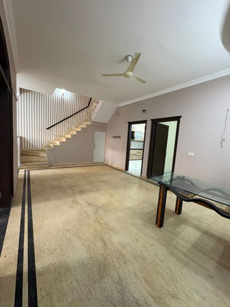 Room, rwa-apartments-sector-52 5 Bedroom 10000 Sq.Ft. Villa In Sector 52 Noida 10438789