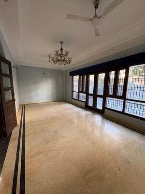 5 BHK Villa For Rent in RWA Apartments Sector 52, Sector 52