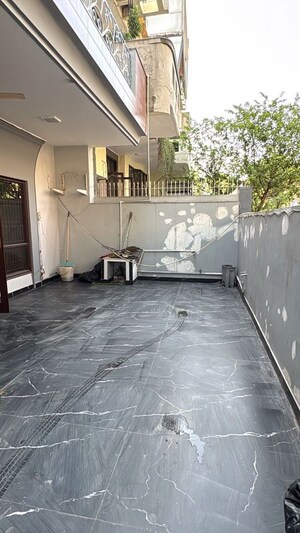 Balcony in 5 BHK Villa at RWA Apartments Sector 52, Sector 52 – for Rent