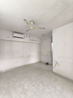 Room in 2 BHK Apartment at Lodha Amara, Kolshet Road – for Rent