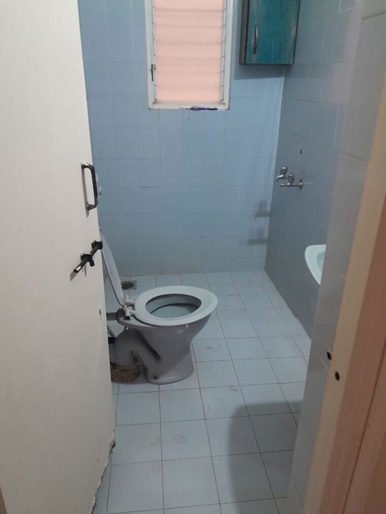 Bathroom, nirmiti-ragdari-apartments 4 Bedroom 1200 Sq.Ft. Apartment In Aundh Pune 10438821