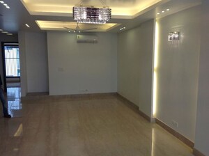 Room in 3 BHK Builder Floor at Defence Colony – for Rent