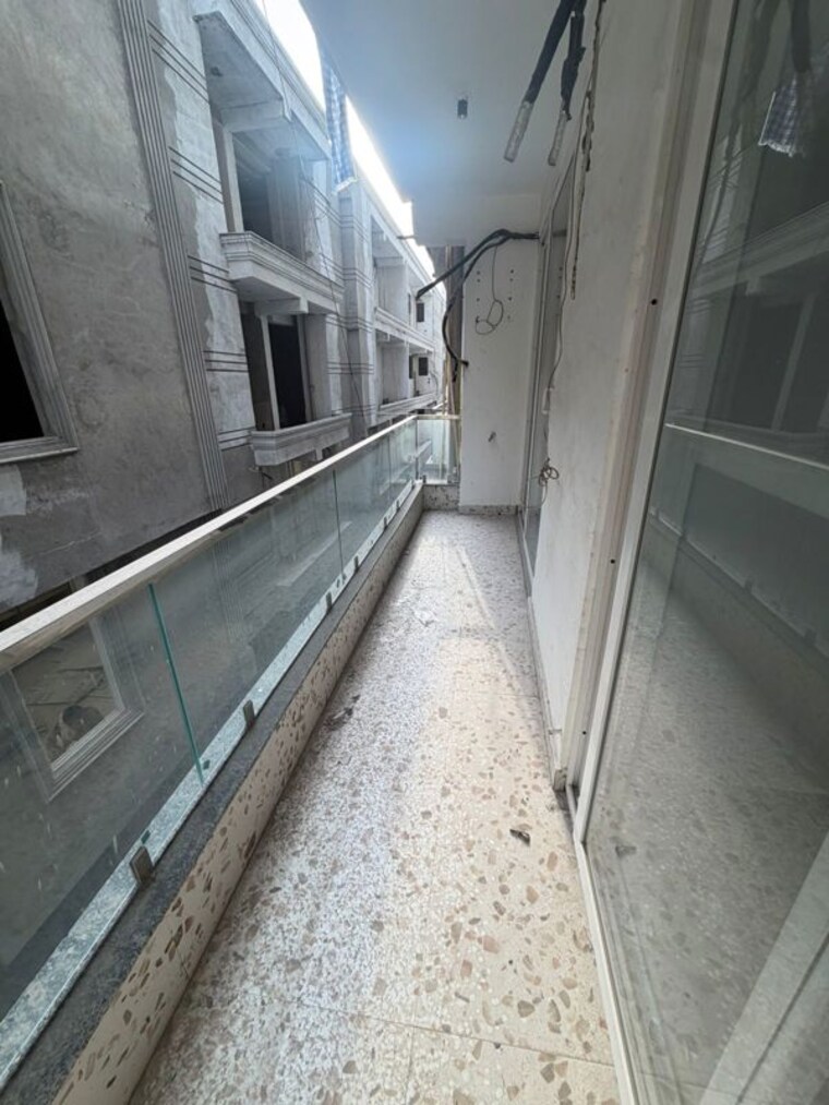 Balcony, chattarpur 3 Bedroom 120 Sq.Yd. Builder Floor In Chattarpur Delhi 10438889