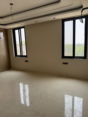 Room in 3.5 BHK Apartment at KLJ Greens, Sector 77 – for Sale