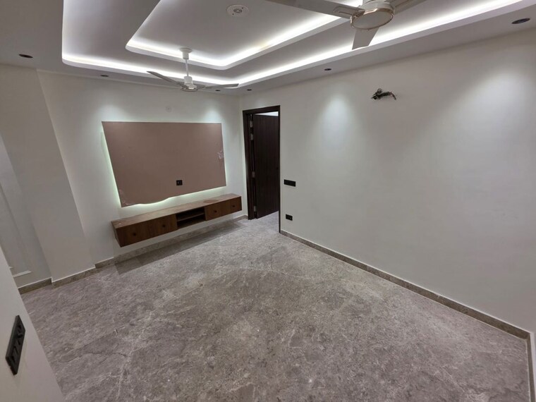 Room, rajouri garden 4 Bedroom 250 Sq.Yd. Builder Floor In Rajouri Garden Delhi 10438910