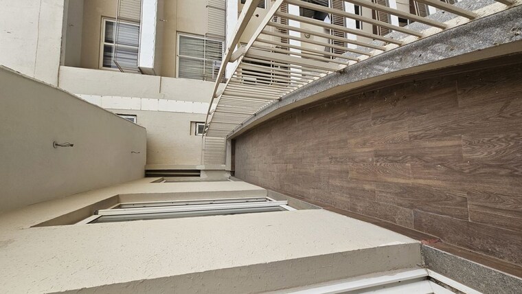Balcony, bptp-discovery-park 3.5 Bedroom 3550 Sq.Ft. Apartment In Sector 80 Faridabad 10438882