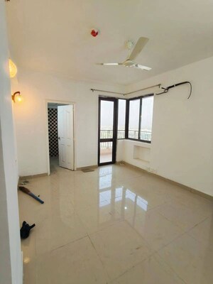 Room in 2 BHK Apartment at Radicon Vedantam, Sector 16c Greater Noida – for Rent