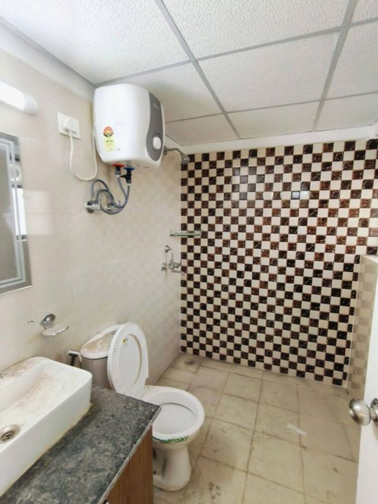 Bathroom, radicon-vedantam 2 Bedroom 990 Sq.Ft. Apartment In Sector 16c Greater Noida Greater Noida 10438947