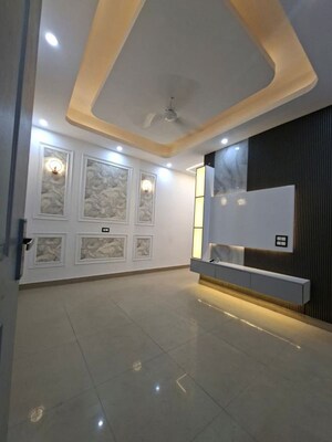 Room in 3.5 BHK Apartment at KLJ Greens, Sector 77 – for Sale