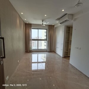 Room in 3 BHK Apartment at Hiranandani Highland, Powai – for Rent
