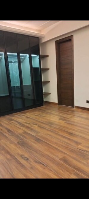 Room in 2 BHK Apartment at DLF City Phase IV, Dlf Phase iv – for Rent