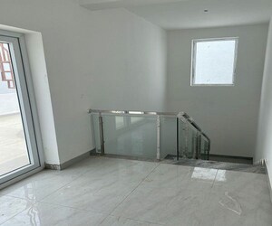Room in 4 BHK Villa at Singapur – for Sale