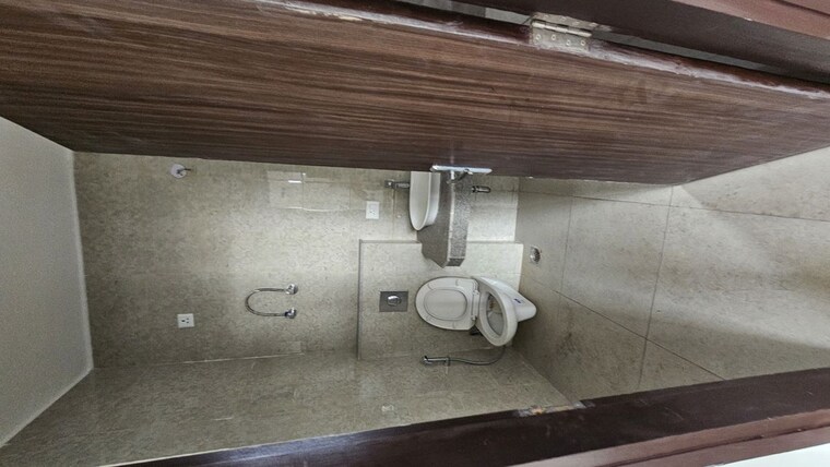 Bathroom, bptp-discovery-park 3.5 Bedroom 3550 Sq.Ft. Apartment In Sector 80 Faridabad 10438935