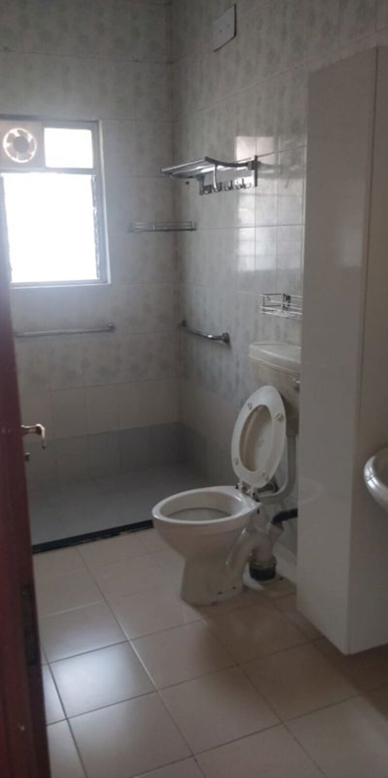 Bathroom, mantri-avenue-1-chs 2 Bedroom 850 Sq.Ft. Apartment In Pashan Pune 10438971