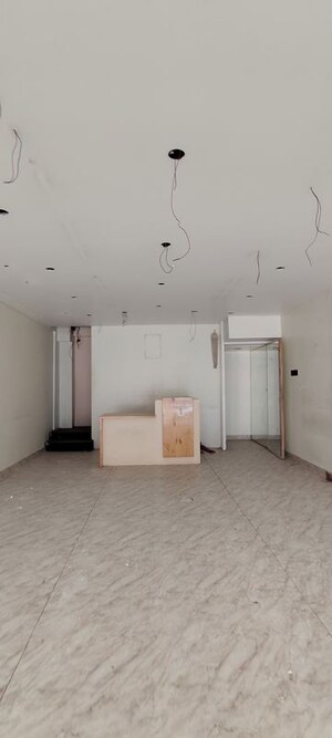 Room in  Showroom at Pandri – for Rent