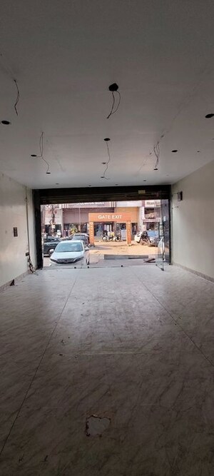 Room in  Showroom at Pandri – for Rent