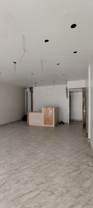  Showroom For Rent in Pandri
