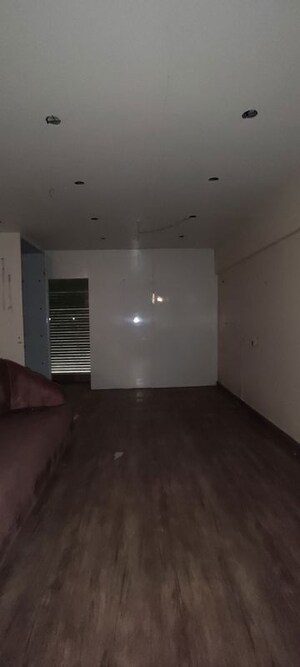 Room in  Showroom at Pandri – for Rent
