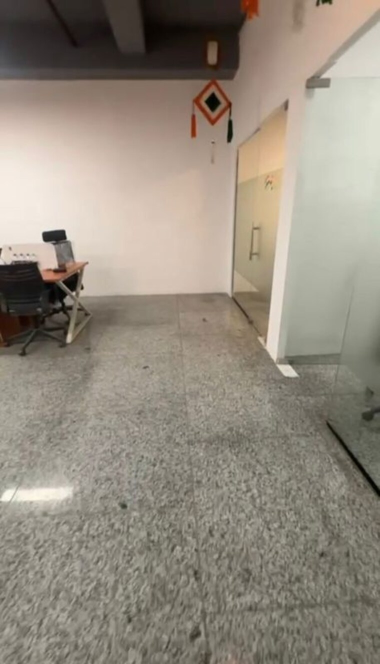  Parking, sector 10 Commercial Office Space 897 Sq.Ft. In Sector 10 Noida 10438941