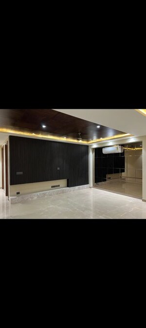 2 BHK Builder Floor For Rent in Sector 10a