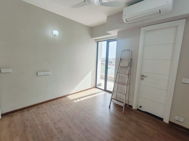 Room, signature-global-city-63a 3 Bedroom 1650 Sq.Ft. Apartment In Sector 63a Gurgaon 10438993