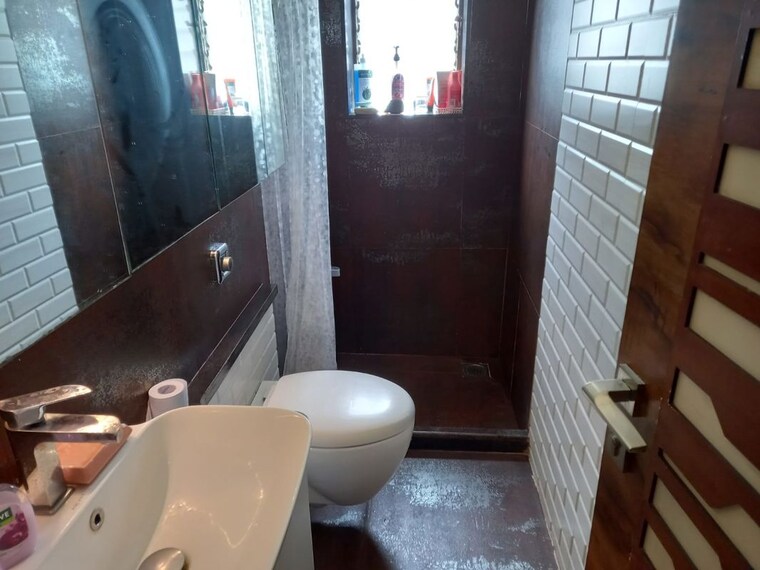 Bathroom, lumiere-chs 2 Bedroom 750 Sq.Ft. Apartment In Andheri West Mumbai 10438948