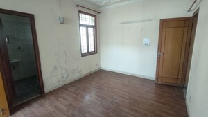 Room in 3 BHK Apartment at Oasis Apartments, Sector 55 – for Rent