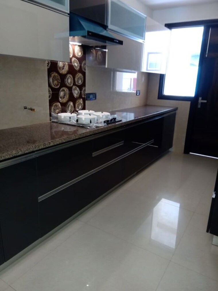Kitchen, ireo-uptown 3.5 Bedroom 1872 Sq.Ft. Apartment In Sector 66 Gurgaon 10439007