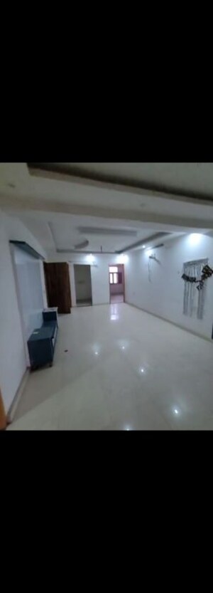 Room in 3 BHK Builder Floor at Model Town – for Rent