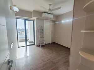 Room in 3 BHK Apartment at Signature Global City 63A, Sector 63a – for Rent