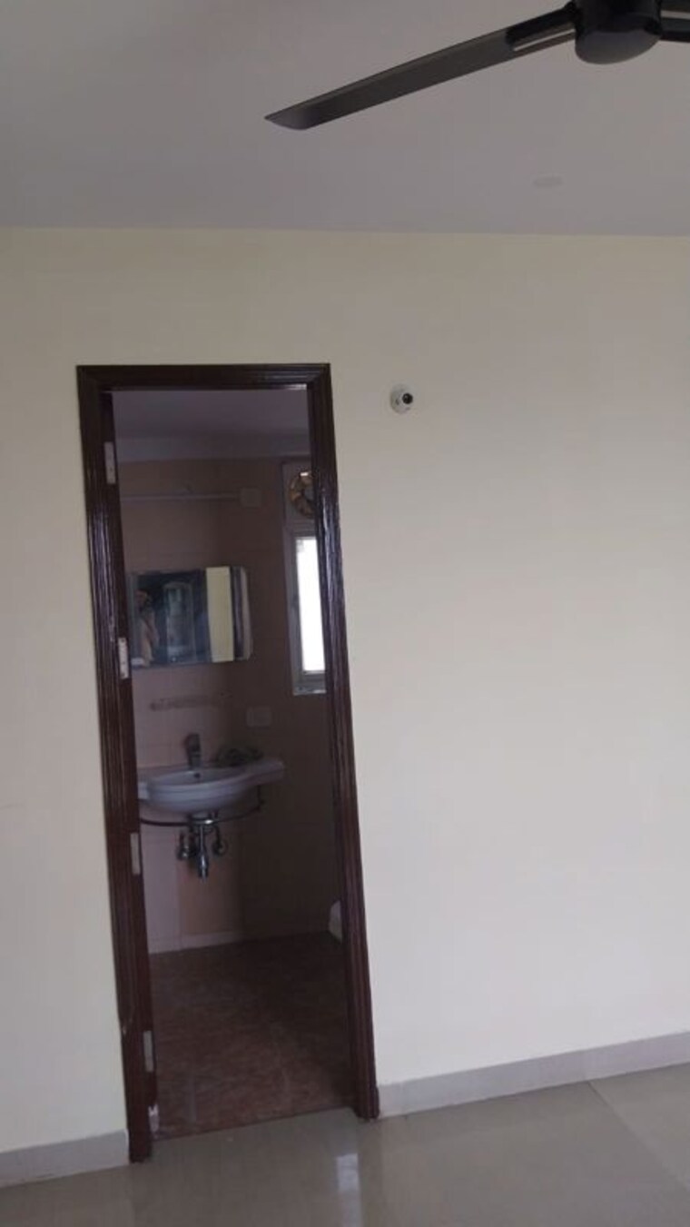 Attached Bathroom, klj-greens 2.5 Bedroom 1150 Sq.Ft. Apartment In Sector 77 Faridabad 10439037