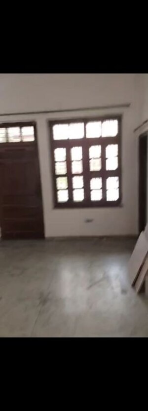 Room in 3.5 BHK Independent House at Sector 15 – for Rent