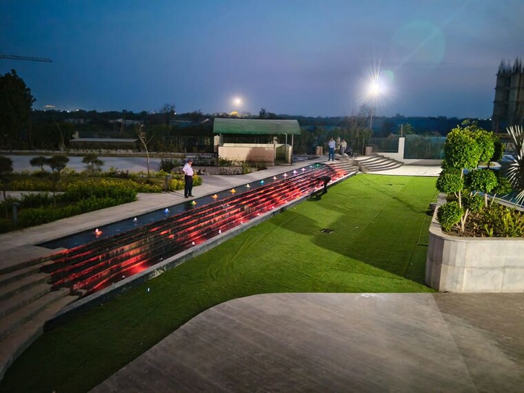 Garden, presithum 3 Bedroom 1850 Sq.Ft. Apartment In Sector 25 Yamuna Expressway Greater Noida 10439047