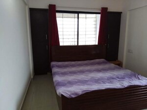 Room in 2 BHK Apartment at Kumar Padmalaya, Aundh – for Rent