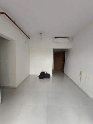 Room in 2 BHK Apartment at Rustomjee Urbania Azziano, Thane West – for Rent
