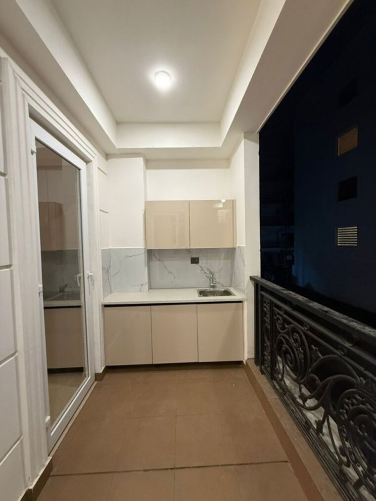 Bathroom, raj-one-good-earth 3 Bedroom 1650 Sq.Ft. Apartment In Sector 71 Gurgaon 10439232